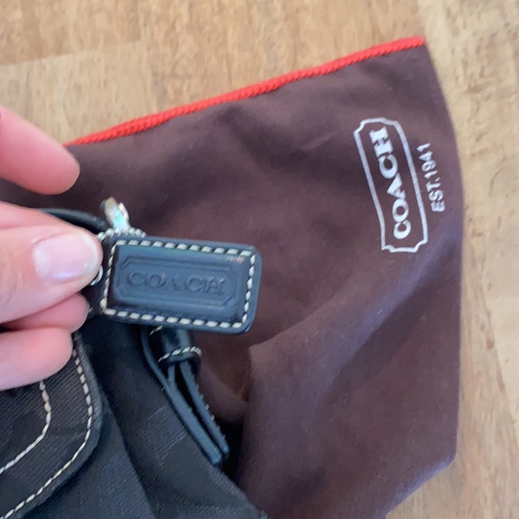 Classic Coach over the shoulder purse - Picture 7 of 7